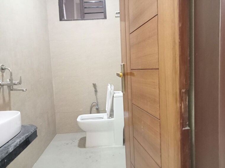 Bathroom, mahavir enclave 1 3 Bedroom 900 Sq.Ft. Builder Floor In Mahavir Enclave 1 Delhi 10161387