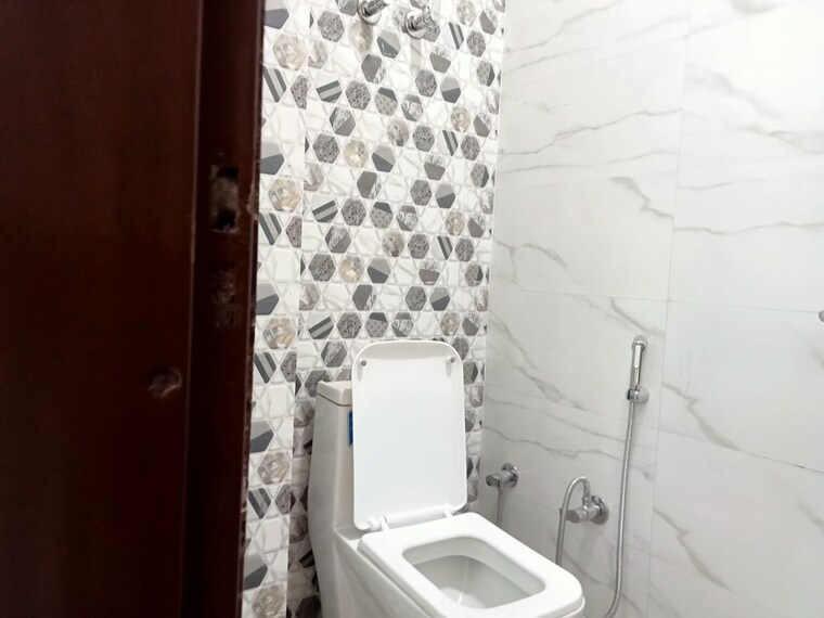 Bathroom, mahavir enclave 1 3 Bedroom 900 Sq.Ft. Builder Floor In Mahavir Enclave 1 Delhi 10161387