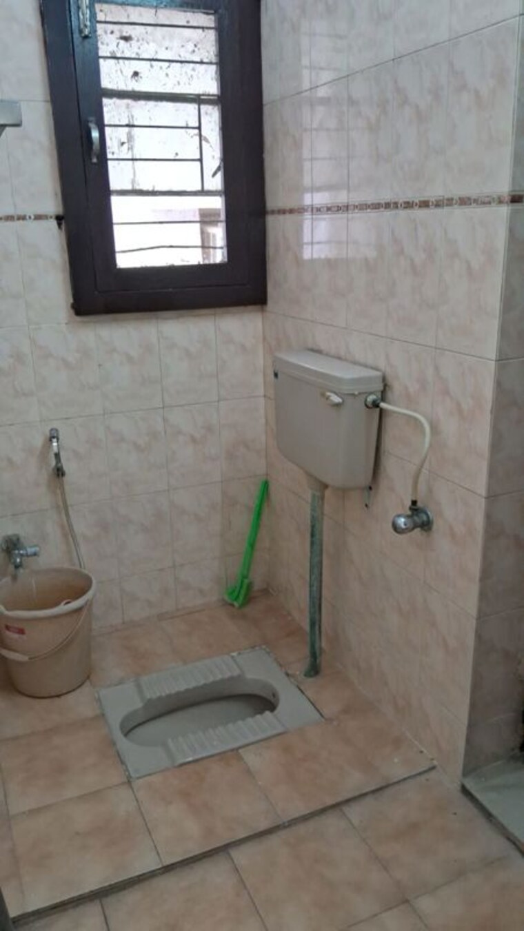 Bathroom, orchid-apartments-the-mall-avenue 2 Bedroom 1000 Sq.Ft. Builder Floor In The Mall Avenue Lucknow 10161419