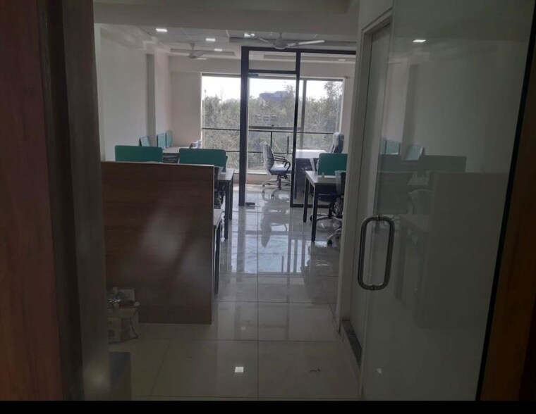 Room, sola Commercial Office Space 720 Sq.Ft. In Sola Ahmedabad 10161444