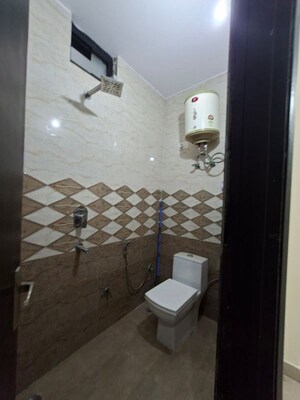 Bathroom in 3 BHK Apartment at Unitech Uniworld Gardens, Sector 47 – for Rent