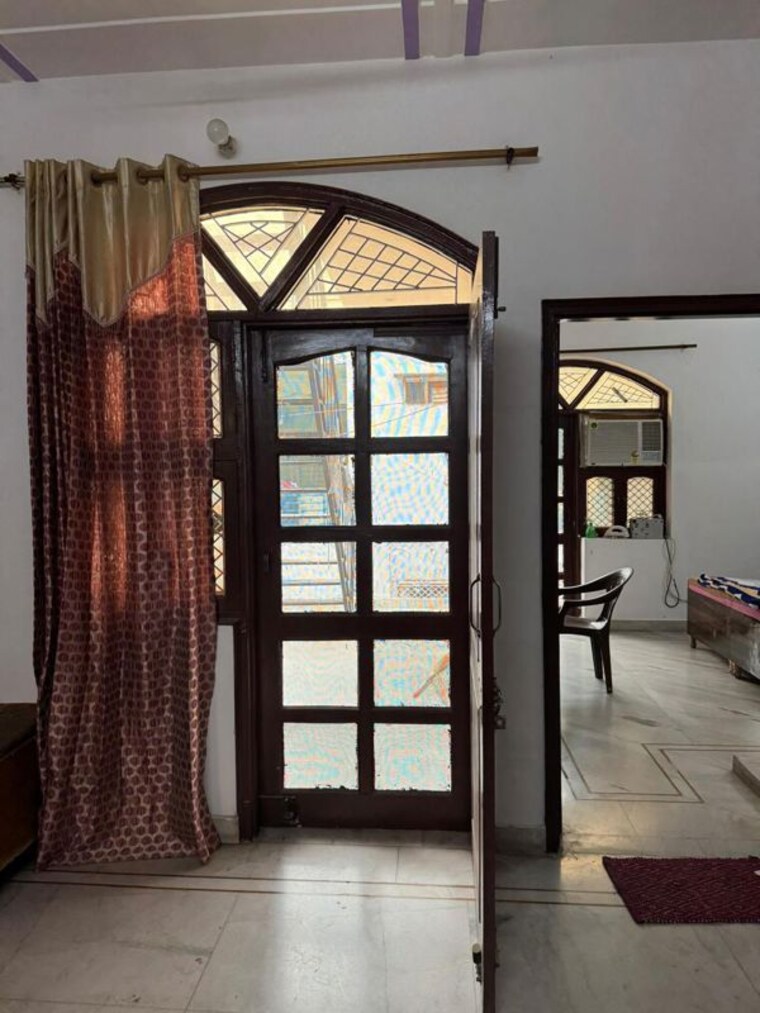 Room, rwa-residential-society-sector-46 2 Bedroom 1800 Sq.Ft. Apartment In Sector 46 Gurgaon 10161562