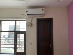 2 BHK + Servant Room Apartment For Rent in RWA Residential Society Sector 46