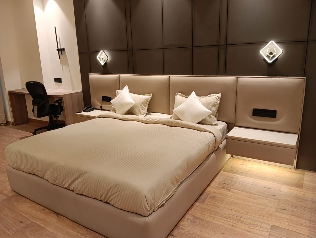 3.5 BHK + Pooja Room,Study Room Apartment For Sale in Emaar The Palm Drive-The Premier Terraces
