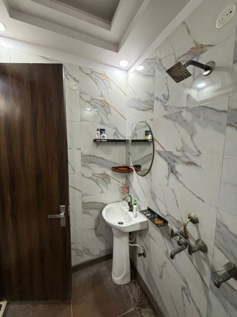 Bathroom, dwarka mor 1 Bedroom 500 Sq.Ft. Builder Floor In Dwarka Mor Delhi 10161710