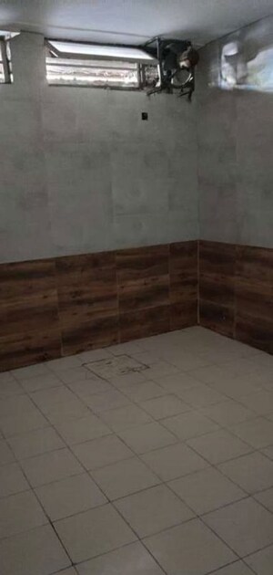 Room in  Office Space at Hazratganj – for Rent