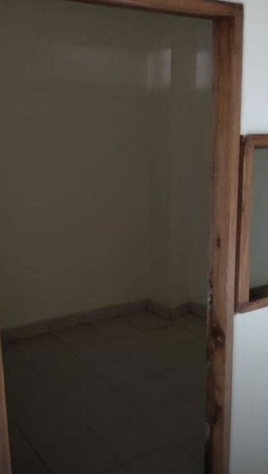 Room in  Office Space at Hazratganj – for Rent