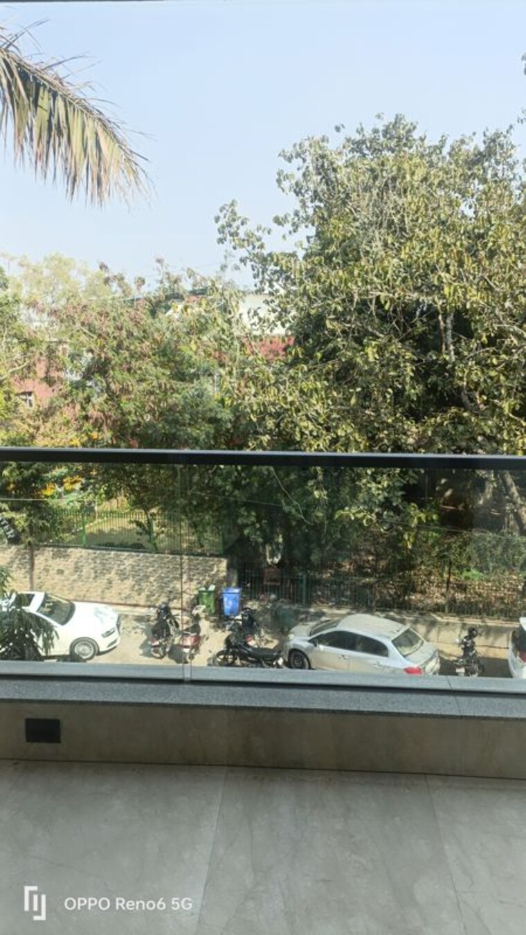Garden, east of kailash 2.5 Bedroom 200 Sq.Yd. Builder Floor In East Of Kailash Delhi 10161741