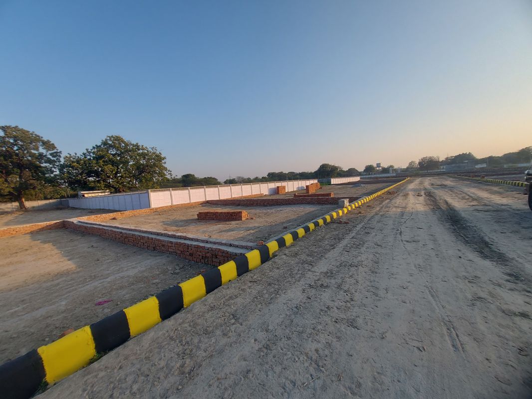 Plot For Sale in Raebareli Road