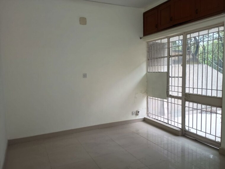 Room, vasant kunj 3 Bedroom 1800 Sq.Ft. Apartment In Vasant Kunj Delhi 10161773