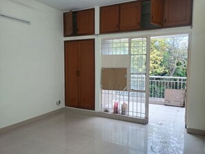 Room in 3 BHK Apartment at Vasant Kunj – for Rent