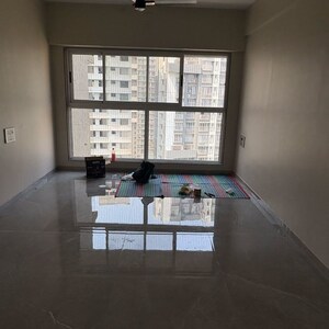 Room in 2 BHK Apartment at VS Royale 22, Vikhroli East – for Rent