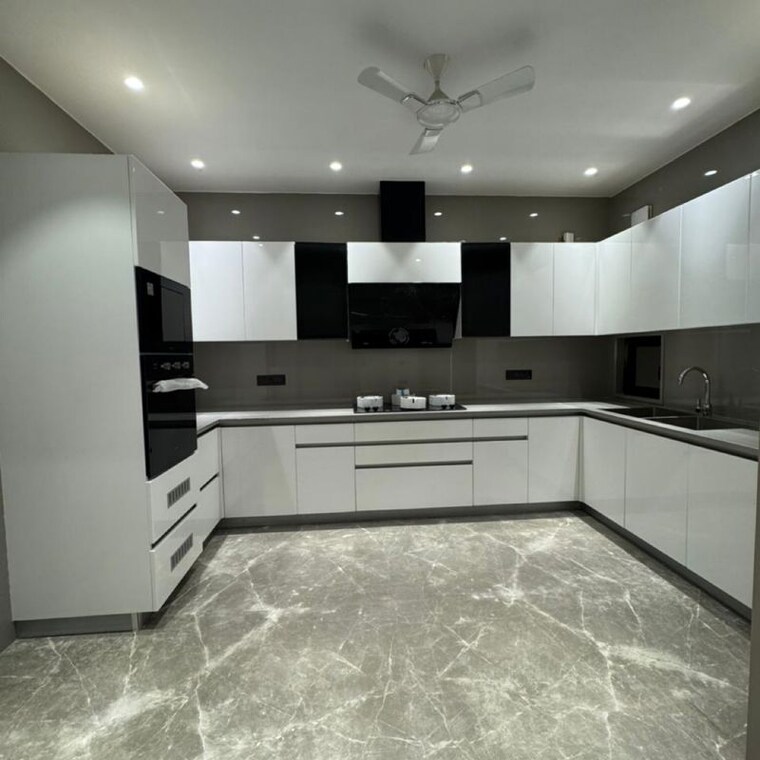 Kitchen, ss-the-lilac 3 Bedroom 466 Sq.Yd. Builder Floor In Sector 49 Gurgaon 10161955