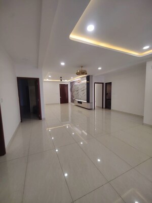 Room in 4 BHK Apartment at Prestige Beverly Hills, Kokapet – for Rent