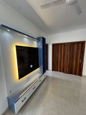 Room in 2 BHK Apartment at Signature The Millennia 2, Sector 37d – for Rent