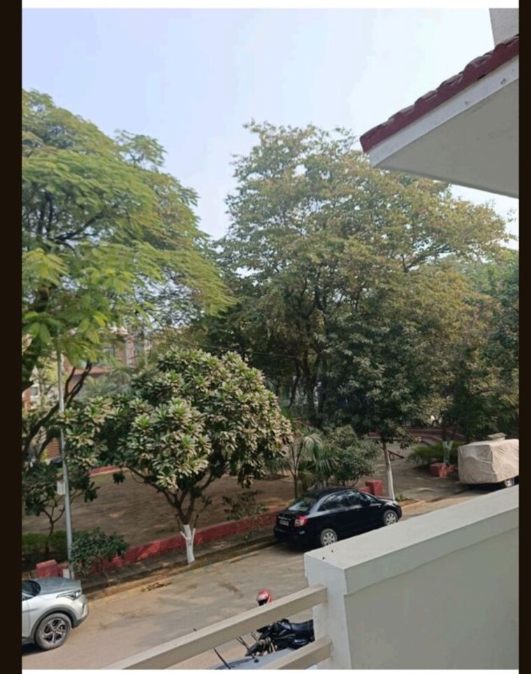 Garden, unitech-residency-greens 3 Bedroom 1952 Sq.Ft. Builder Floor In Sector 46 Gurgaon 10162070