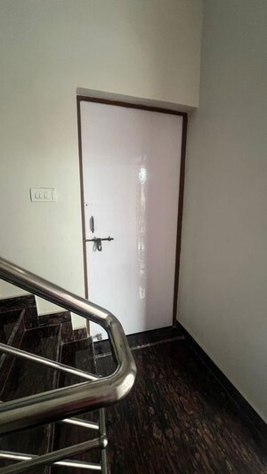 Furnished Amenities in 2 BHK Builder Floor at Gomti Nagar – for Rent