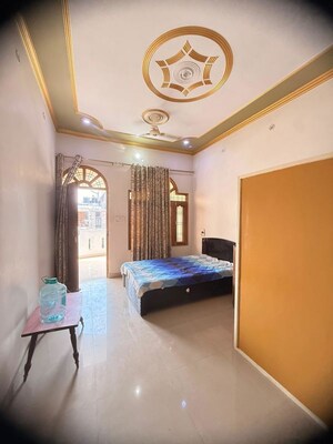  Pg For Rent in Vineet Khand
