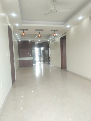 Building Lobby in 4 BHK Builder Floor at DLF City Phase IV, Dlf Phase iv – for Rent
