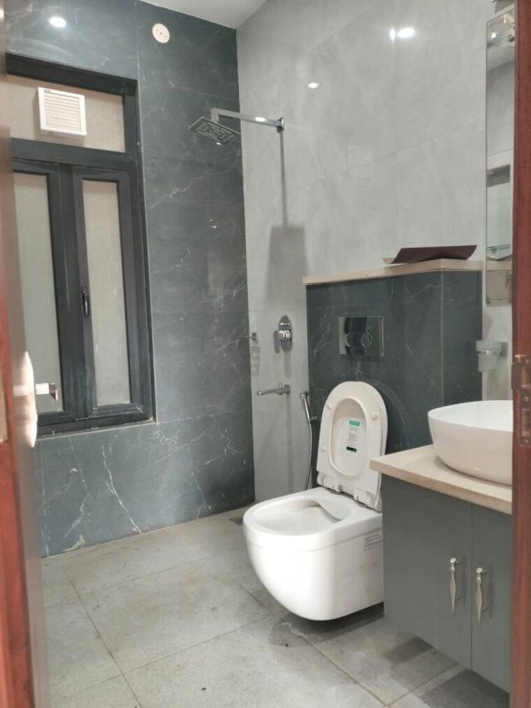Bathroom, dlf-city-phase-iv 4 Bedroom 3200 Sq.Ft. Builder Floor In Dlf Phase iv Gurgaon 10162442