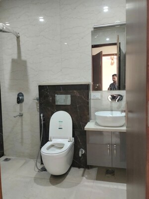 Bathroom in 4 BHK Builder Floor at DLF City Phase IV, Dlf Phase iv – for Rent