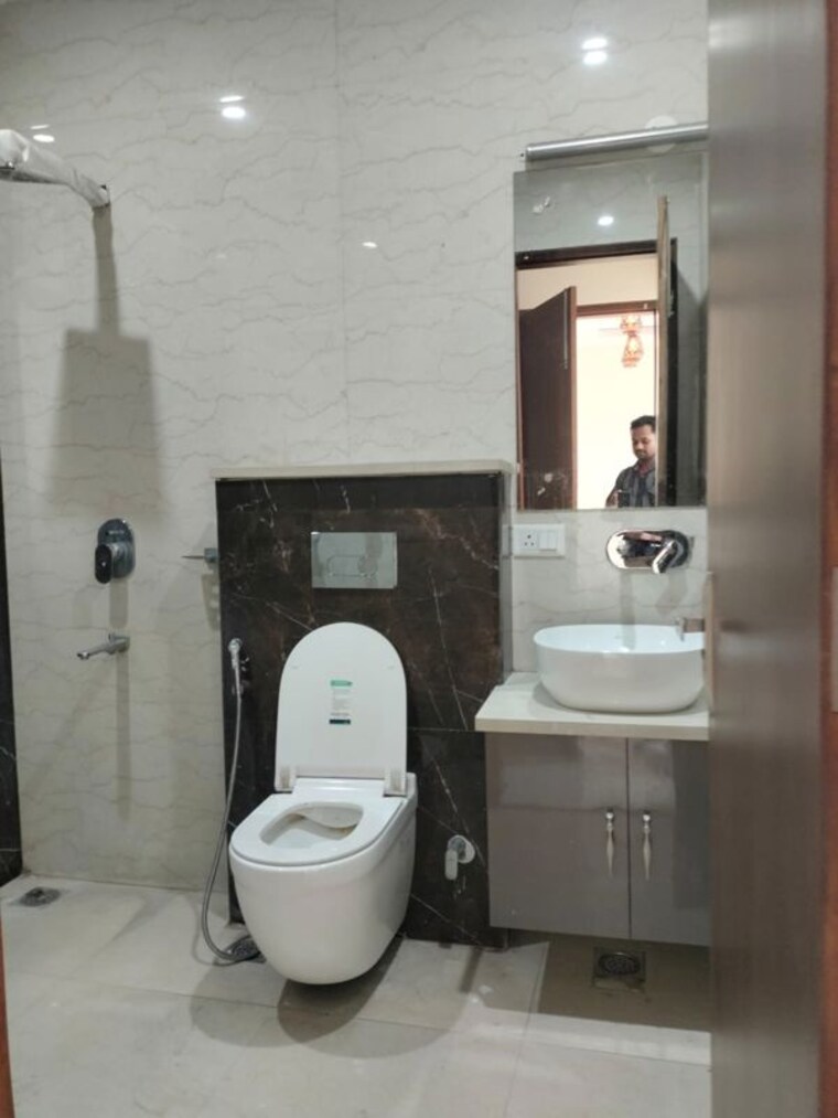 Bathroom, dlf-city-phase-iv 4 Bedroom 3200 Sq.Ft. Builder Floor In Dlf Phase iv Gurgaon 10162442