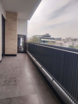 Balcony in 4 BHK Builder Floor at DLF City Phase IV, Dlf Phase iv – for Rent