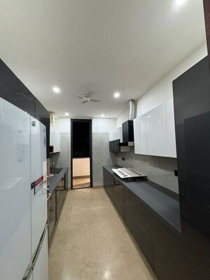 Building Lobby in 4 BHK Builder Floor at DLF City Phase IV, Dlf Phase iv – for Rent