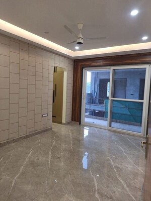 Room in 2 BHK Apartment at Saket – for Rent