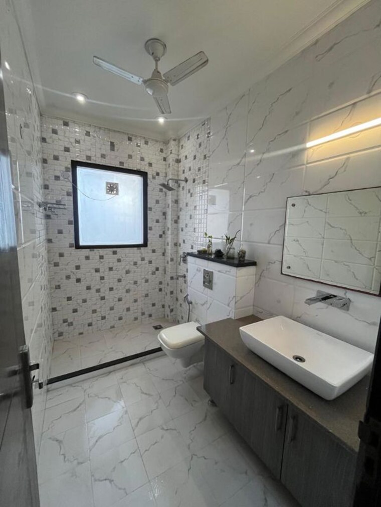 Bathroom, south city 2 4 Bedroom 360 Sq.Yd. Builder Floor In South City 2 Gurgaon 10162467