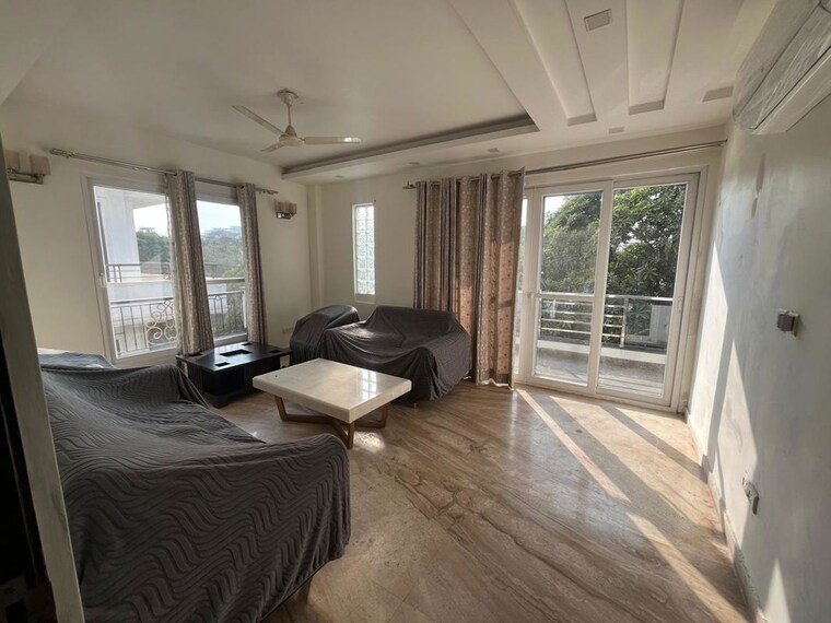  Parking, south city 2 4 Bedroom 360 Sq.Yd. Builder Floor In South City 2 Gurgaon 10162467