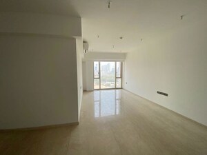 Room in 3 BHK Apartment at Lodha The Park, Worli – for Rent