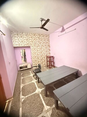 Room in  Pg at Gomti Nagar – for Rent