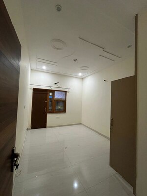 Room in 5 BHK Villa at Jaipur Ajmer Express Highway – for Rent