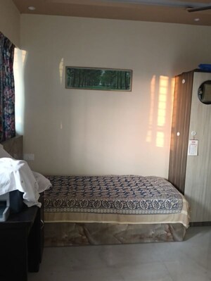 Bedroom in 4 BHK Apartment at Kharghar – for Rent