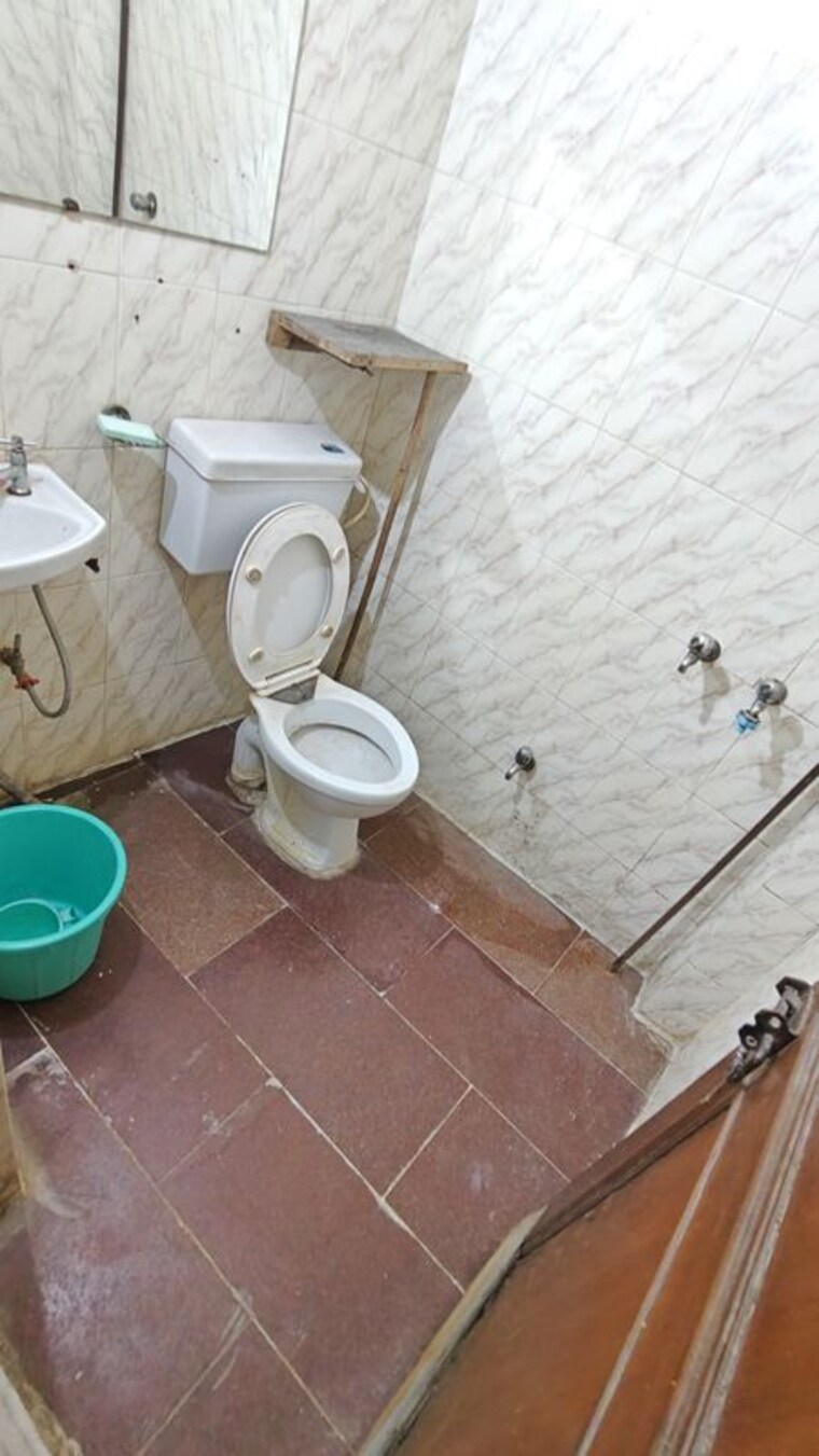 Bathroom, malviya nagar 1 RK 300 Sq.Ft. Builder Floor In Malviya Nagar Delhi 10162613