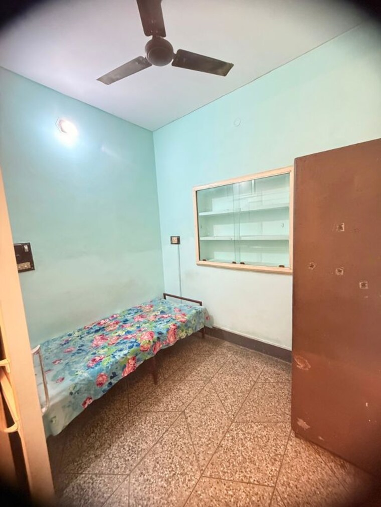 Room, vineet khand Pg For Girls In Vineet Khand 10162641