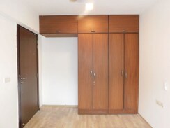 2 BHK Apartment For Rent in Hiranandani Gardens Valencia