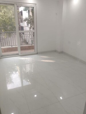 Room in 3 BHK Builder Floor at Saket – for Sale