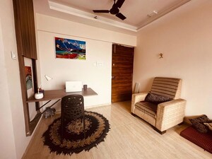 1 BHK Apartment For Rent in Je And Vee Om Trimurti, Malad East