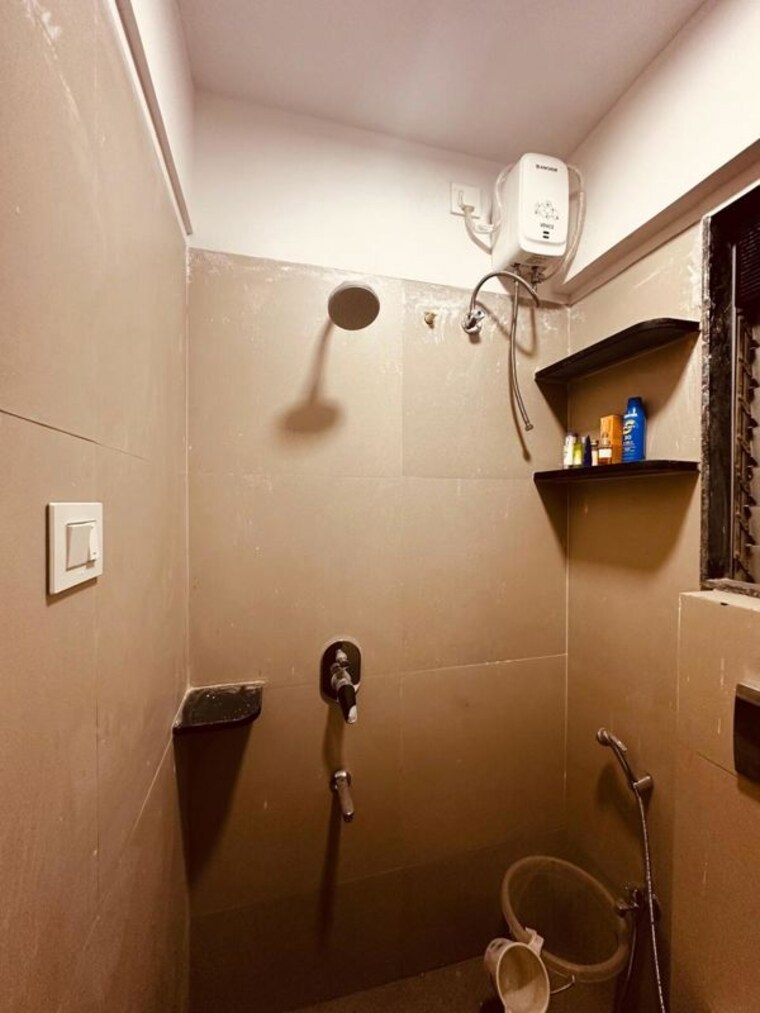 Attached Bathroom, je-and-vee-om-trimurti 1 Bedroom 395 Sq.Ft. Apartment In Malad East Mumbai 10162652