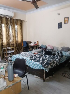 Room in  Pg at Mukherjee Nagar – for Rent