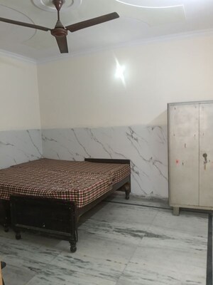 Room in  Pg at Mukherjee Nagar – for Rent