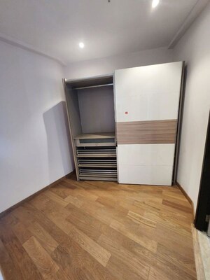 Room in 4 BHK Apartment at Omkar 1973, Worli – for Rent