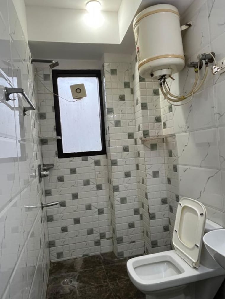 Bathroom, vipul-square 1 Bedroom 650 Sq.Ft. Builder Floor In Sushant Lok I Gurgaon 10162838