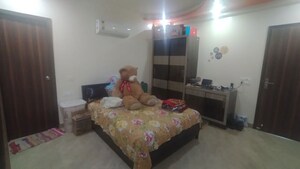 Bedroom in 3 BHK Builder Floor at Vipul World Floors, Sector 48 – for Rent