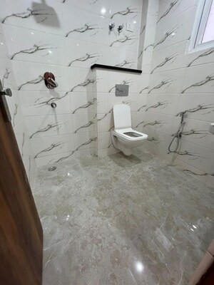 Bathroom in 1 RK Builder Floor at Sector 44 – for Rent