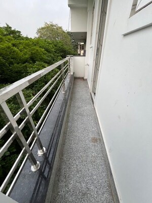 Balcony in 1 RK Builder Floor at Sector 44 – for Rent