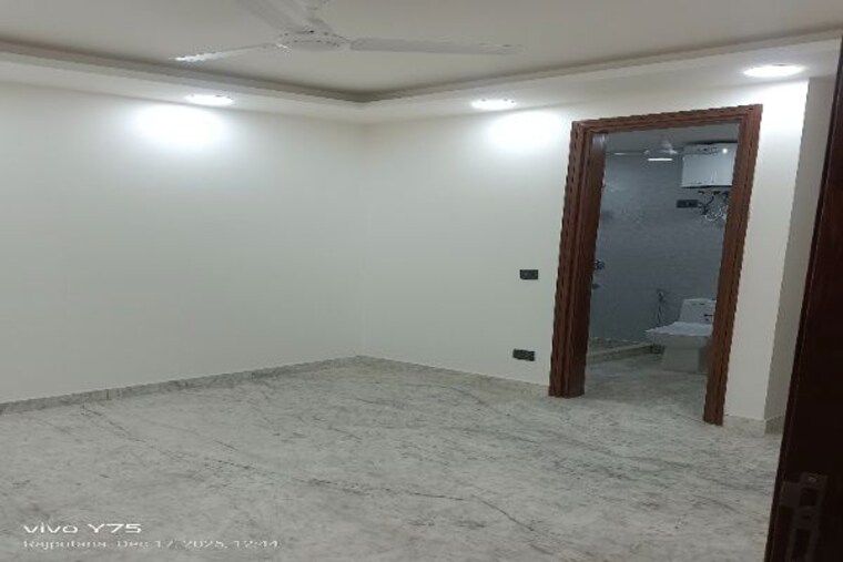Room, govindpuri 3 Bedroom 900 Sq.Ft. Builder Floor In Govindpuri Delhi 10162843