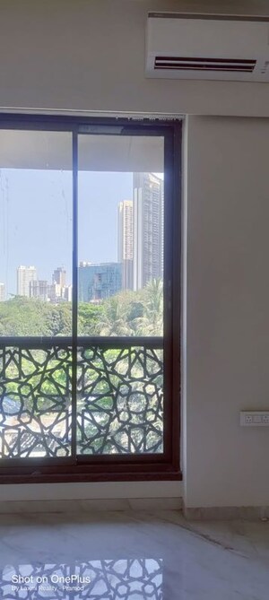 Room in 1 BHK Apartment at Alamdar The Auro, Lower Parel – for Rent